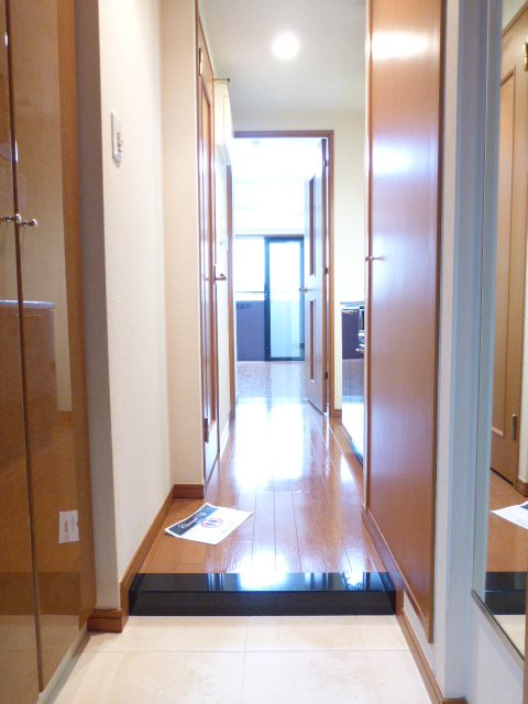 玄関　★《見学予約受け付け中》・設備充電分譲賃貸マンション★