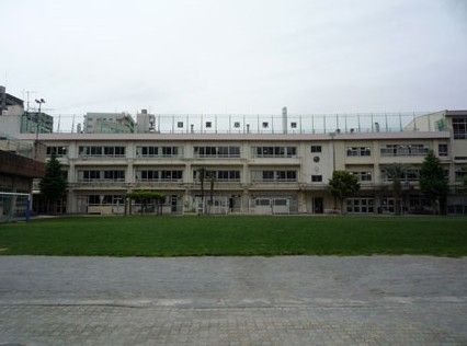 小学校　下目黒小学校（小学校）まで651m