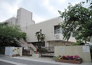 中学校　守口市立第一中学校（中学校）まで612m