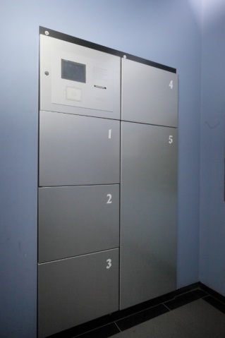 エントランス　宅配BOX