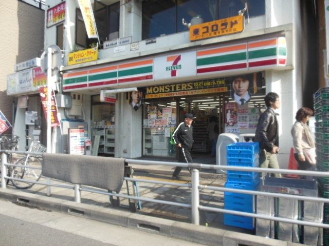 コンビニ　セブンイレブン（コンビニ）まで302m