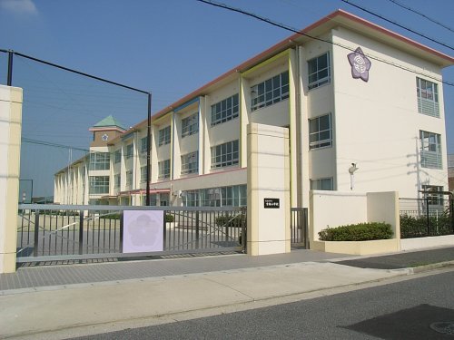 小学校　名古屋市立吉根小学校（小学校）まで586m