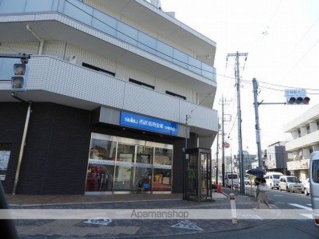 銀行　西武信用金庫（銀行）まで242m