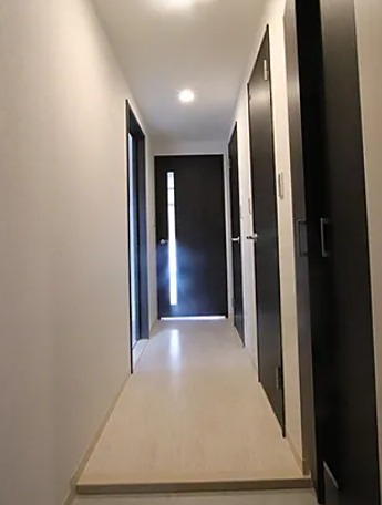 玄関　※別部屋の参考写真となります