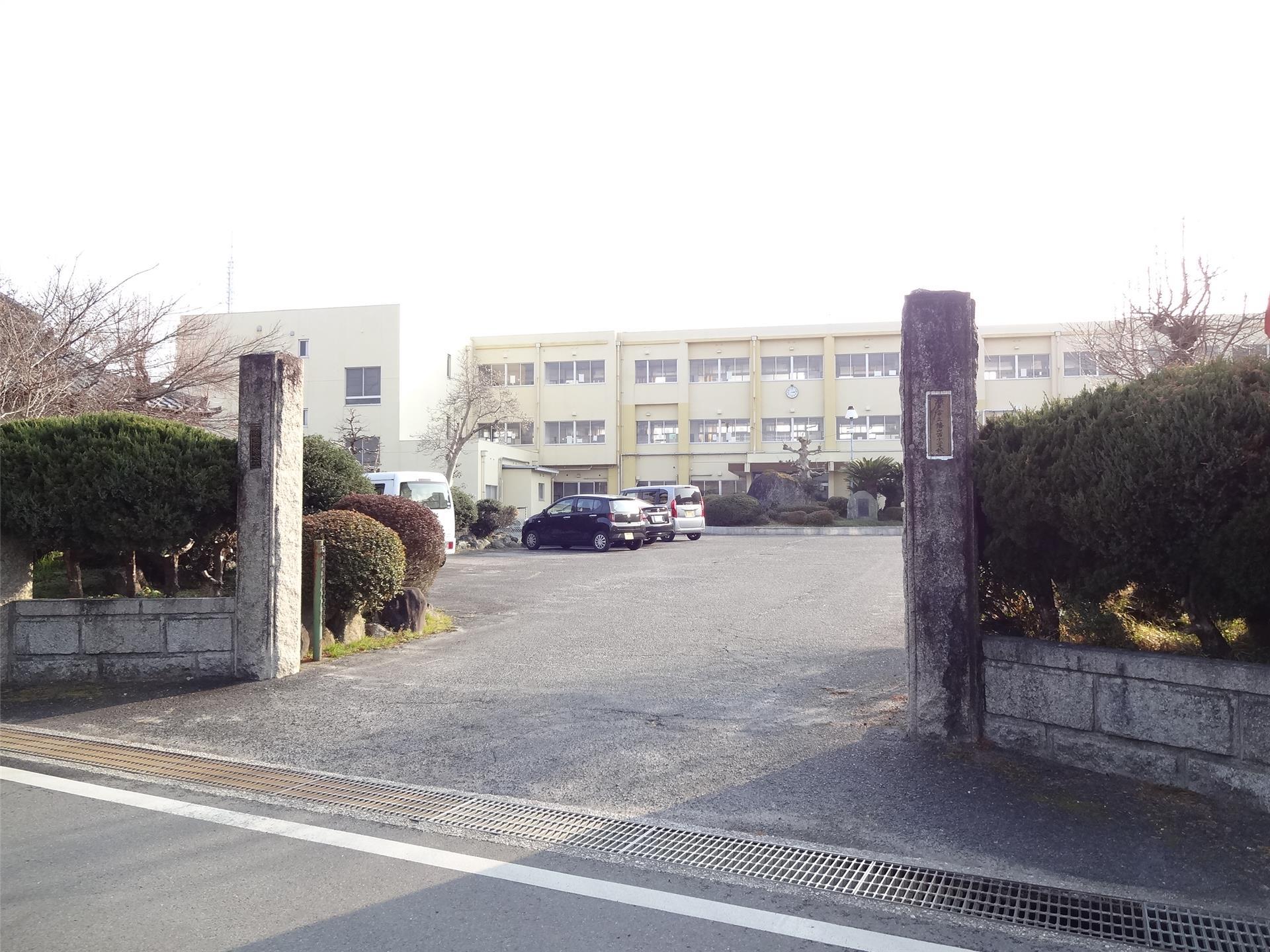 小学校　瀬戸市立幡山西小学校（小学校）まで1493m