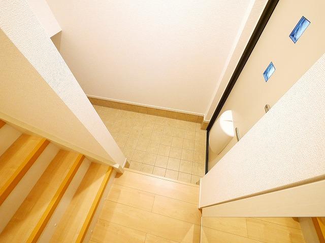 玄関　土間が広く、出入りもしやすいです