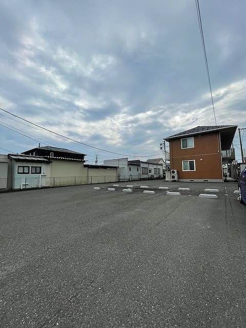建物外観　駐車場
