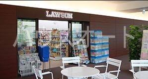コンビニ　ローソン順天堂医院B棟店（コンビニ）まで198m