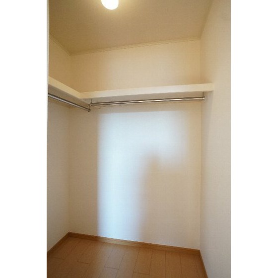収納　南側洋室のウォークインクローゼット