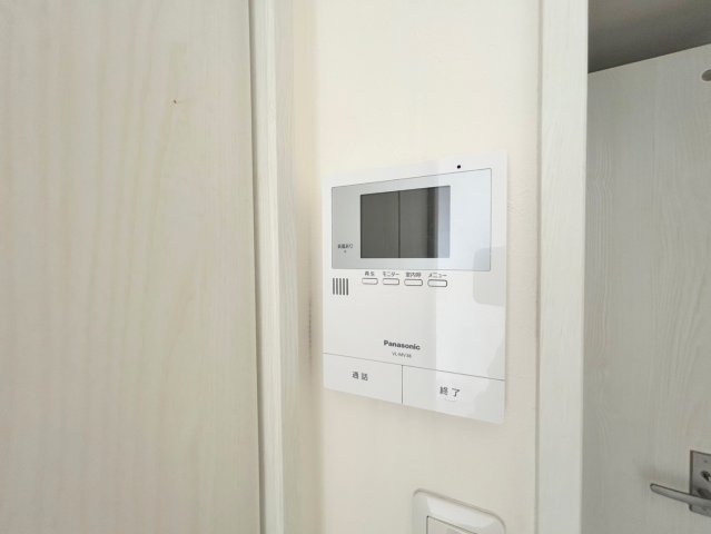 セキュリティ　TVモニターホンで来客が誰か確認してから開けて下さいね
