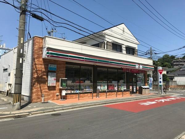 コンビニ　セブンイレブン松崎店（コンビニ）まで707m