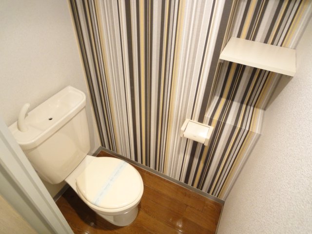トイレ　同物件別号室のものです。