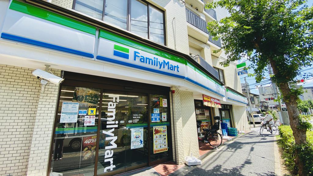 コンビニ　ファミリマートまで徒歩2分（コンビニ）まで200m