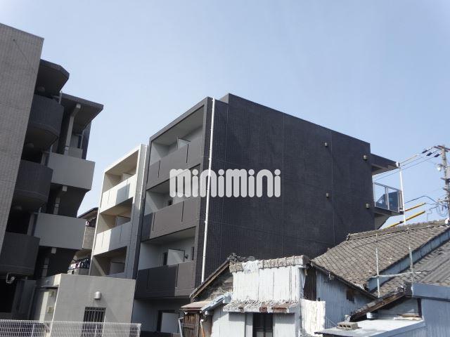 建物外観　白い奥の建物です。