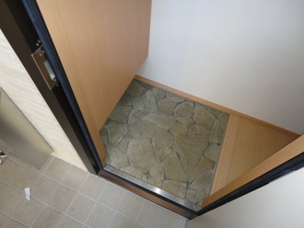 玄関　※別のお部屋の写真です。
