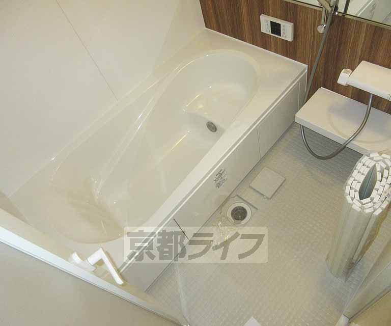 バス・シャワールーム　広々したお風呂です
