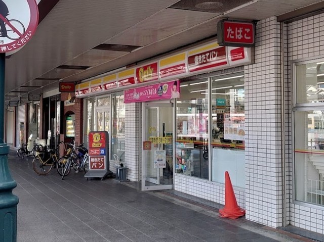コンビニ　デイリーヤマザキ　箕面駅前店（コンビニ）まで1003m