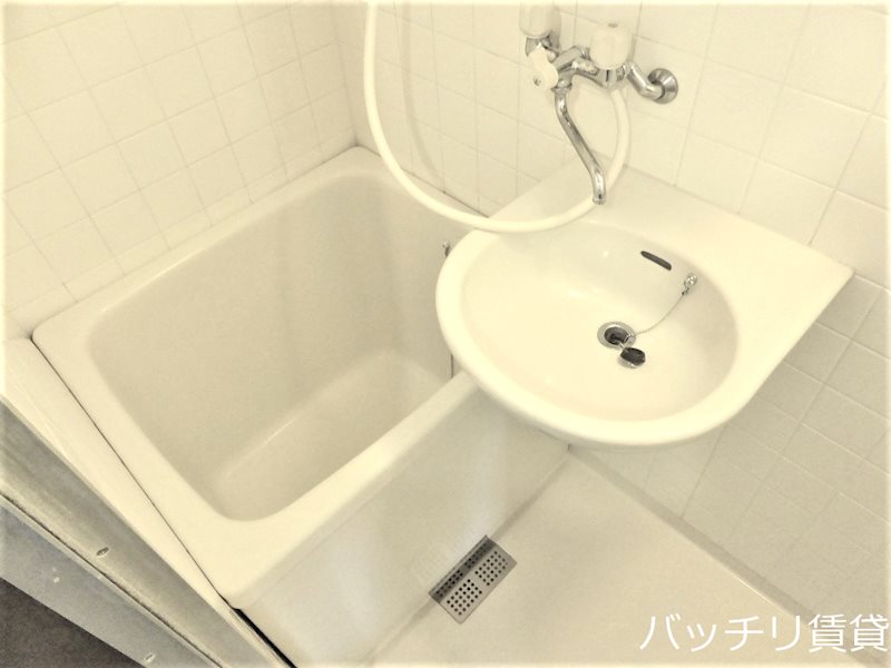 バス・シャワールーム　※写真は同型タイプの為、現状を優先いたします。