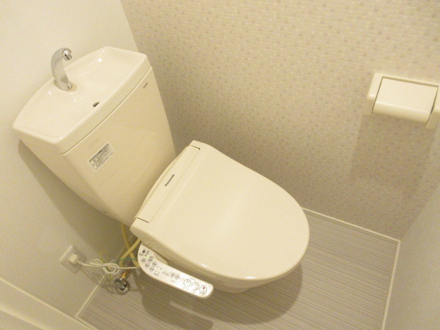 トイレ　温水洗浄便座機能のついたトイレです