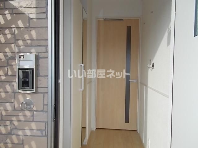 グリチネBの玄関写真