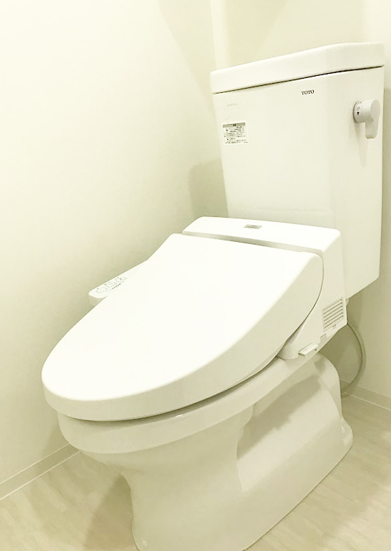 京急本線 新馬場駅 徒歩6分 12階建 築10年のトイレ写真