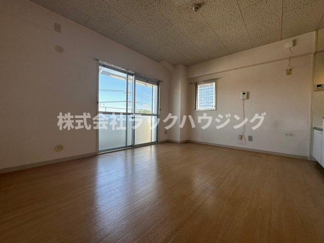 京阪本線 萱島駅 徒歩19分 4階建 築35年の居間写真