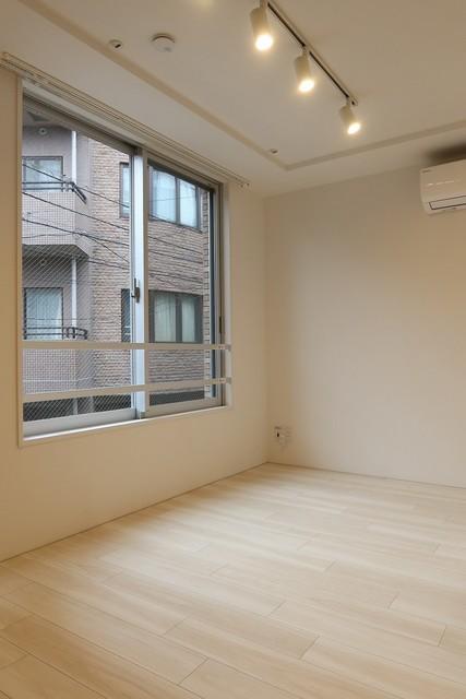 PASEO四谷三丁目 パセオ四谷三丁目の居間写真