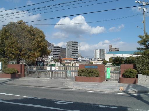 小学校　海田町立海田小学校（小学校）まで307m