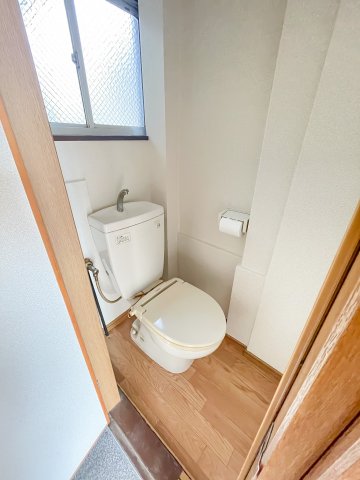 トイレ　清潔感があるトイレです。入るとホッとする、そんな空間。