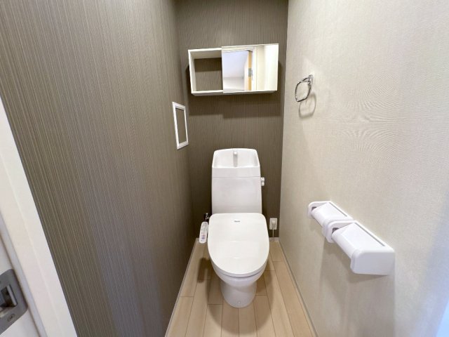 トイレ　落ち着いた色調のトイレです♪