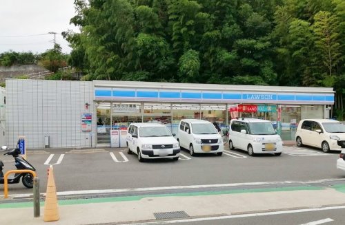 コンビニ　ローソン 横浜都筑東方町店（コンビニ）まで592m