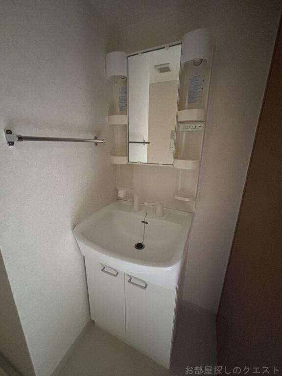 洗面設備　（写真は同タイプ）