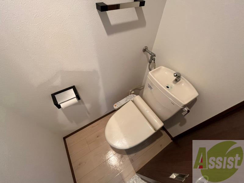トイレ　こちらはトイレです。清潔感があり、安心して使用できます。