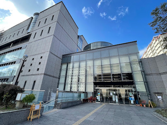 図書館　大阪市立中央図書館（図書館）まで300m