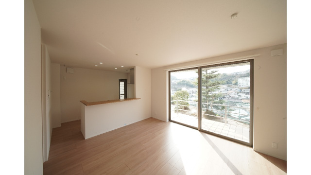 ＪＲ山陽本線 西広島駅 徒歩8分 2階建 築5年の居間写真