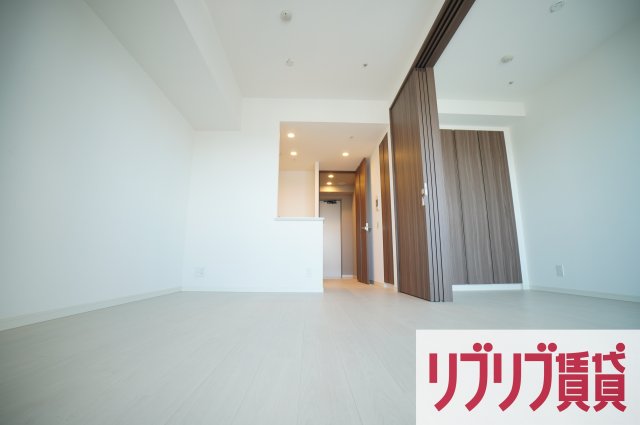 ＪＲ総武線 千葉駅 徒歩2分 15階建 築7年の居間写真