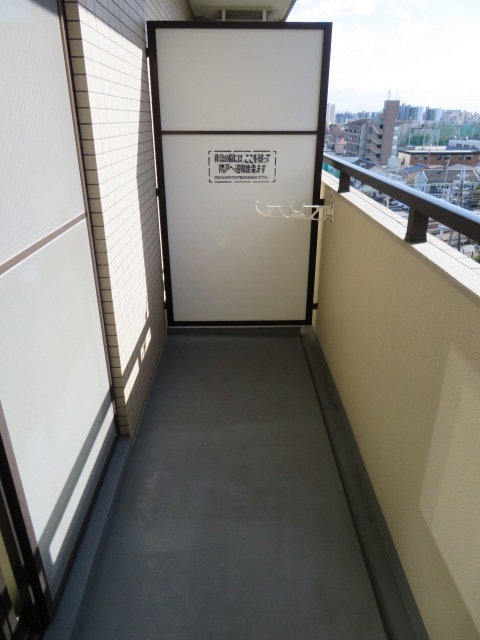 バルコニー　南西向きの明るいベランダです