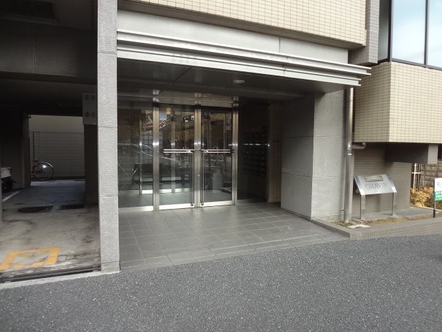 エントランス　オートロック・防犯カメラ付エントランス