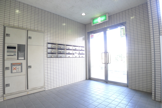 エントランス　宅配ロッカー