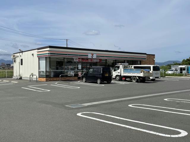 コンビニ　セブンイレブン郡山伊賀河原店（コンビニ）まで586m