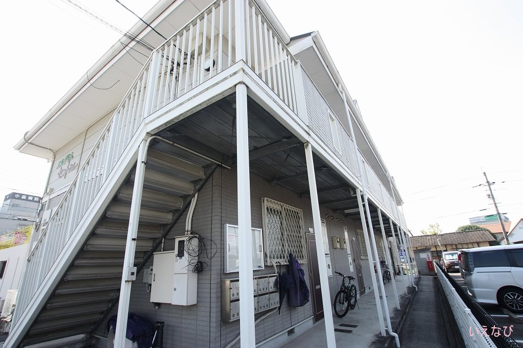 【福山市駅家町大字上山守のアパートの建物外観】