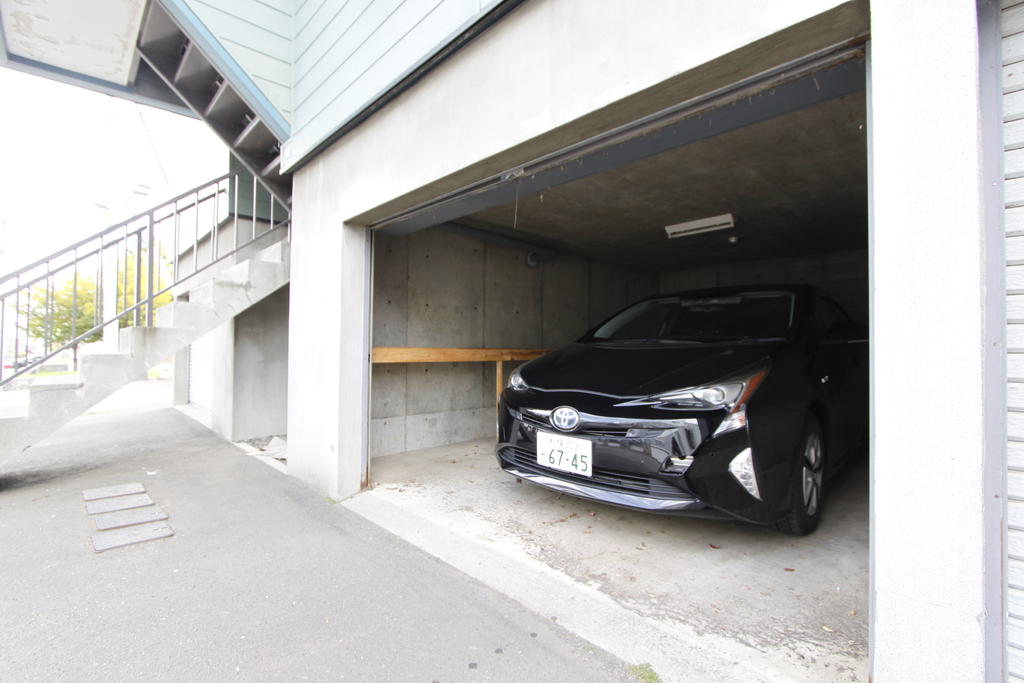 【札幌市手稲区稲穂二条のアパートの駐車場】