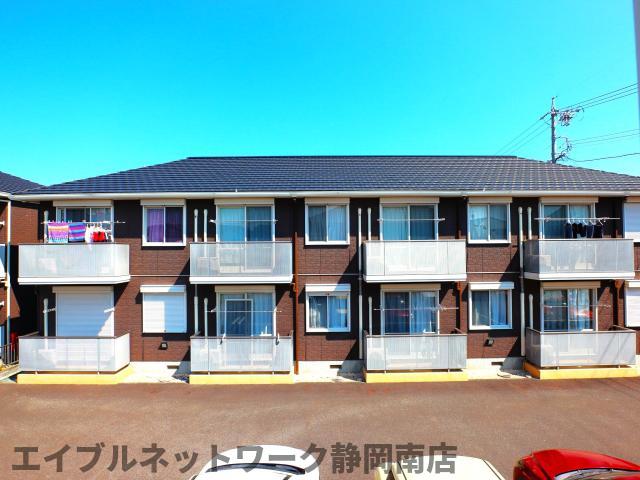 【静岡市駿河区小鹿のアパートの建物外観】