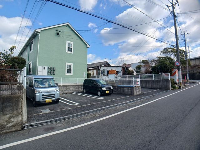 【北九州市八幡西区楠橋東のアパートの駐車場】