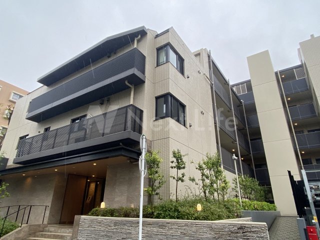 川崎市麻生区百合丘のマンションの建物外観