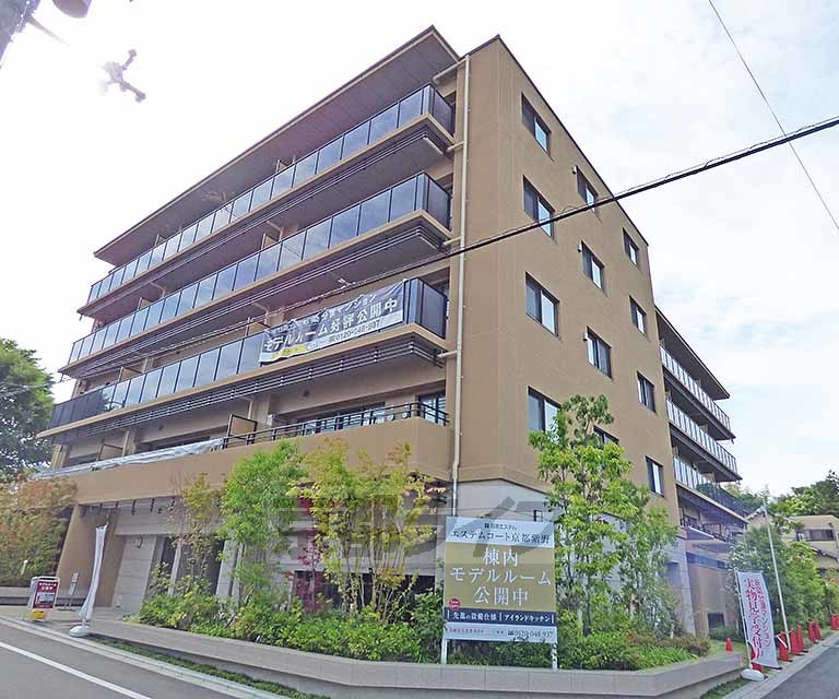 【エステムコート京都紫野の建物外観】