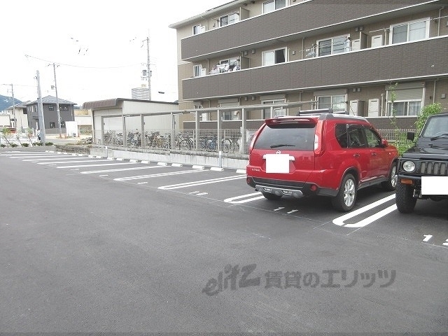 【セジュール鏡が浜の駐車場】