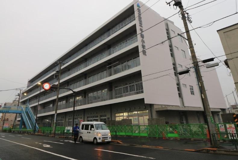 【ルミウス北千住の小学校】