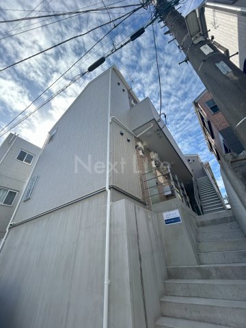 【座間市緑ケ丘のアパートの建物外観】