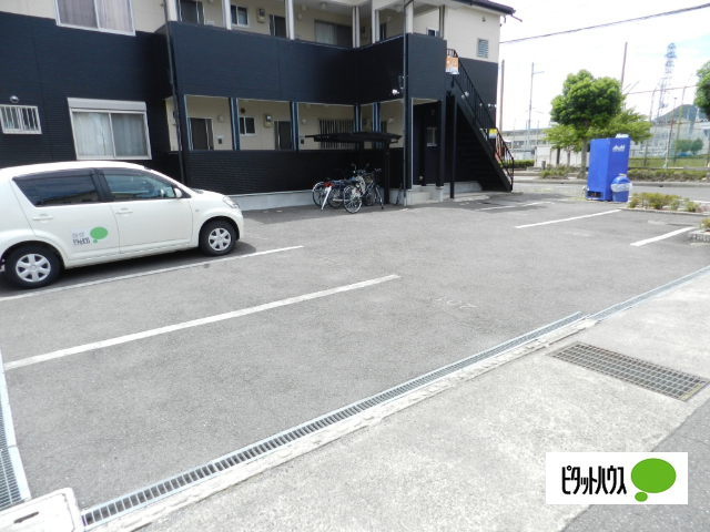 【近江八幡市出町のアパートの駐車場】